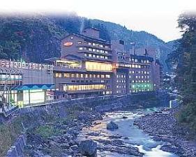 豊かな自然が残る杖立温泉の老舗旅館
