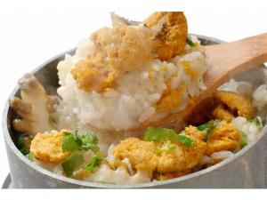 人気の帆立と雲丹の釜飯は炊きたてをどうぞ