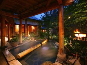 縄文庭園露天風呂　夢枕の湯