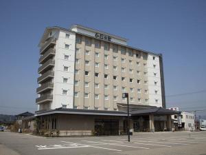 ８階建のホテルです