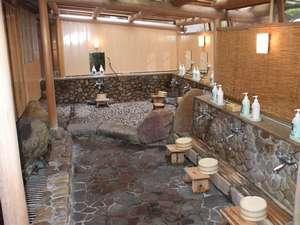 庭園露天風呂には男性用洗い場もあります