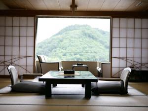 和室特別室【竜王の間】将棋のタイトル戦『竜王戦』が行われる部屋です