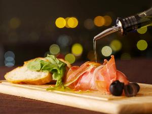 ■こだわりの生ハムが食べ放題♪（シズリング）