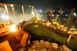 【大浴場】露天風呂（夜）