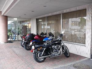 軒下屋根付き駐車スペース