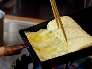 ご朝食：「出汁巻玉子」このままテーブルへ