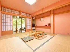 *和室8畳（客室一例）/当寺院自慢の庭園を眺めながら四季の移ろいを五感で感じられるお部屋。