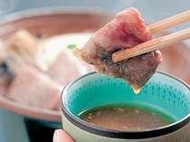 青森県産黒毛和牛の陶板焼き、旨さと柔らかさが絶品。ボリュームが多くないので召し上がりやすいです