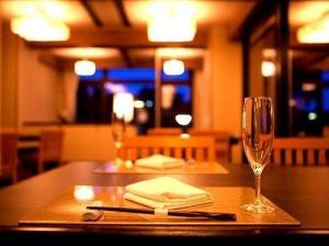 夜はより一層雰囲気を増すレストラン