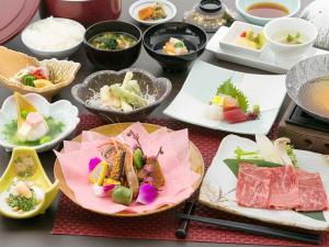 【1番館和田屋】うまかもん会席の一例。当館の人気定番！スタンダードプランの夕食です。熊本、阿蘇の食材と、出汁にこだわった会席料理となります。
