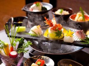 新鮮な海山の幸をふんだんに使用した季節を感じるお料理