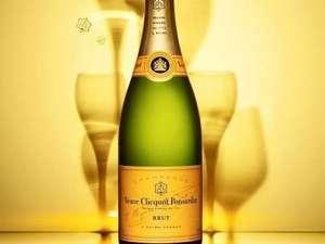 シャンパンの名門　ヴーヴ・クリコで乾杯。優雅な時間をお楽しみください。