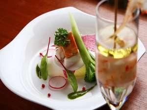 彩り豊かな前菜に、次のお料理への期待が高まります（写真はイメージです）