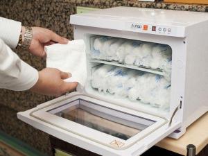 フロントにて、おしぼりをご準備いたしております（セルフサービス）