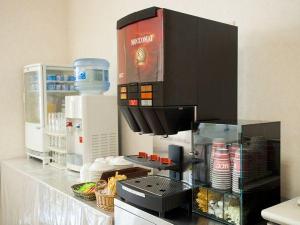 朝食ドリンクコーナー（コーヒー・お茶・紅茶・オレンジ・アップル・ヨーグルト）