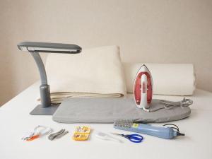 【貸出品】ソーイングセット、アイロン、電気スタンド、毛布、爪切りなどご準備いたしております。（※数量に限りがございますので予めご了承ください）