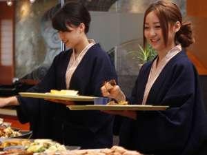 ?４階湯香郷・朝食　和洋ブッフェ。浴衣姿で、好きなメニューを好きなだけ召し上がれ。