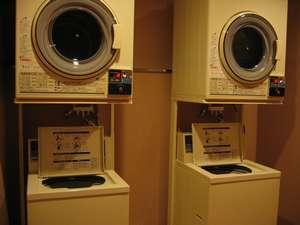 １Ｆロビー奥コインランドリー
