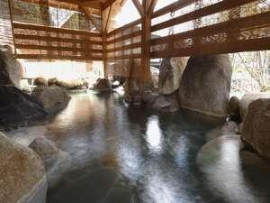 モムニの湯（露天風呂） ペーハー１．７の酸性硫黄泉掛け流し