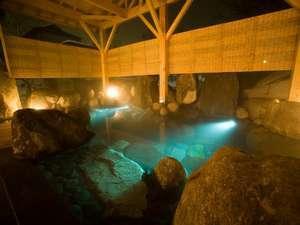 モムニの湯の露天風呂（ペーハー１．７の酸性硫黄泉掛け流し）