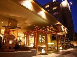 定山渓の高台に位置する安らぎの宿。札幌より便利な無料送迎バスも運行しています。