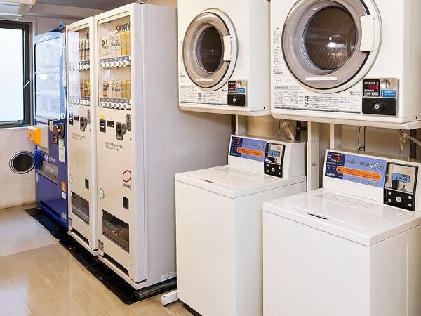 8階・コインランドリー/自動販売機コーナー