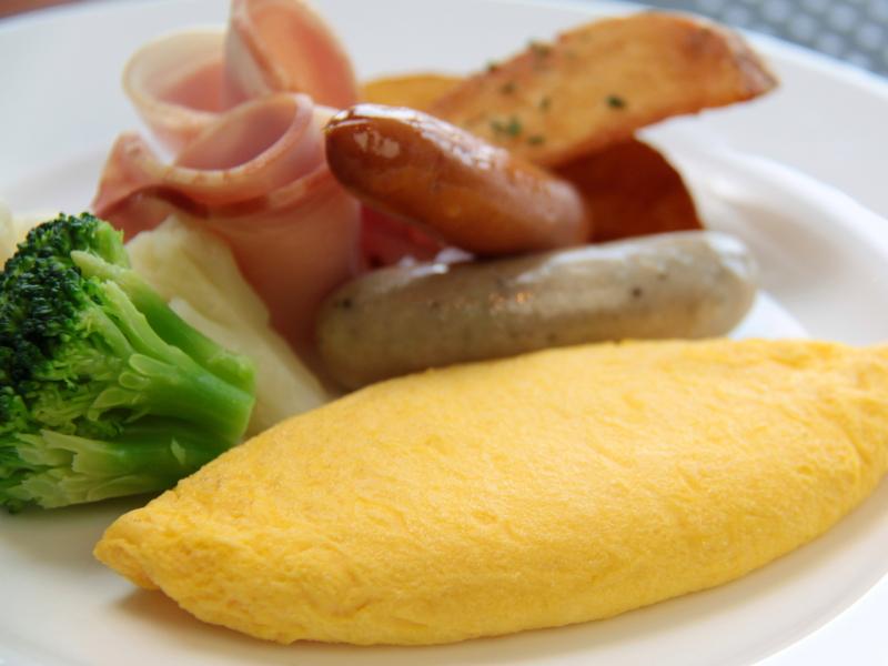 【オーシャンテラス】目の前でシェフが焼くオムレツは朝食の人気メニュー