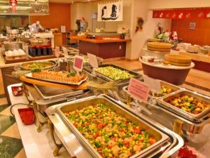 地域の旬の食材をふんだんに使ったシェフのオリジナルメニューをご堪能下さい。