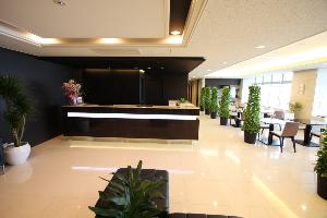 笑顔のスタッフがみなさまのご来館をお待ちしております。２４時間スタッフがおりますので安心です。