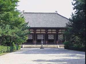 ホテル周辺の名所　世界遺産【唐招提寺】　【写真：奈良市観光協会】 
