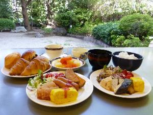 和洋朝食バイキング