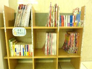 ホテルＮＣＢの小さな図書館