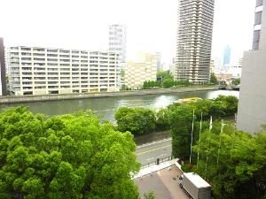 客室からは堂島川が見えます