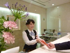 元気で明るいフロントスタッフがお出迎えさせて頂きます