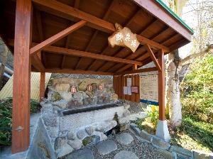 飲泉場
