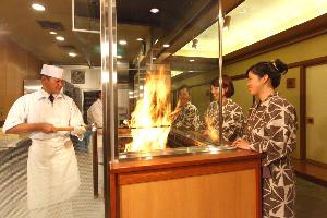 城西館２階に『わら焼きタタキ工房』オープン！当館の鰹は全て藁焼きです！(※思季亭以外)