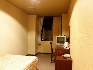 シングルルーム１７平米バス・トイレ付き　インターネット利用可