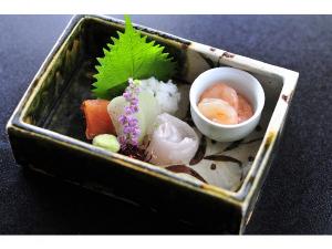 魚は兵庫明石浦漁港で美味しい魚を市場で直接競り落とします。
