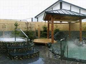 ホテルより徒歩２分の『とっかりの湯』は種類も豊富なので、一日の疲れを癒すにはおすすめです♪