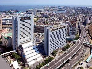 JR神戸駅前と言う好立地。クラウンパレス神戸はウォーターフロントの副都心、ハーバーランドにあります。