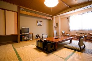 当館では最もスタンダードな８畳タイプの【東館】和室