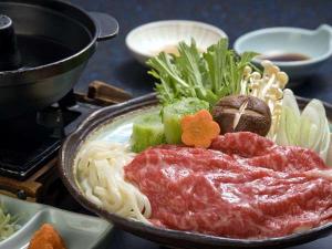 お腹も大満足！牛すき焼き食べ放題♪