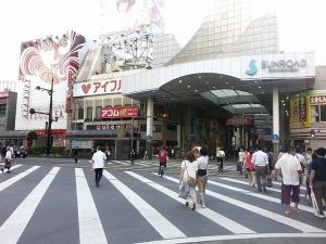 徒歩2分繁華街アーケード入口