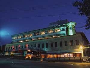 山代温泉街の高台に佇む風光明媚な湯宿