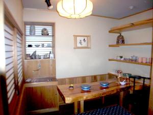 唐津焼き陶芸コーナー　手びねり、絵付け体験ができます