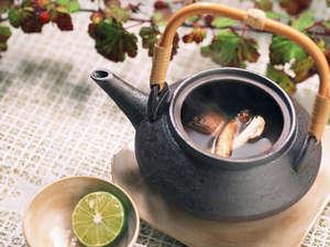 松茸の土瓶蒸し／秋の味覚をお楽しみください※イメージ
