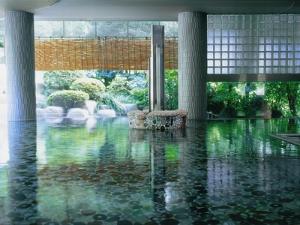 【神話の湯】メノウ風呂＋剣オブジェ