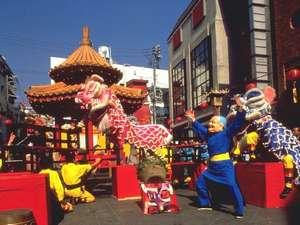 周辺／南京町　毎年恒例の南京町の春節祭は本場の中国の様