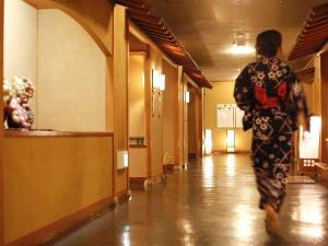 【料亭「出雲路」】完全個室のご夕食会場。ご人数に合わせた広さでご用意させて頂いております。