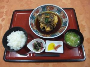 鹿児島特有の甘ーい醤油を使った料理長イチオシの鯛のあら炊き膳